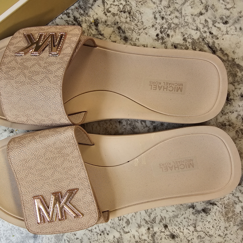 COPY - Michael Kors Gold Sandals Elegant Design - Picture 5 of 6